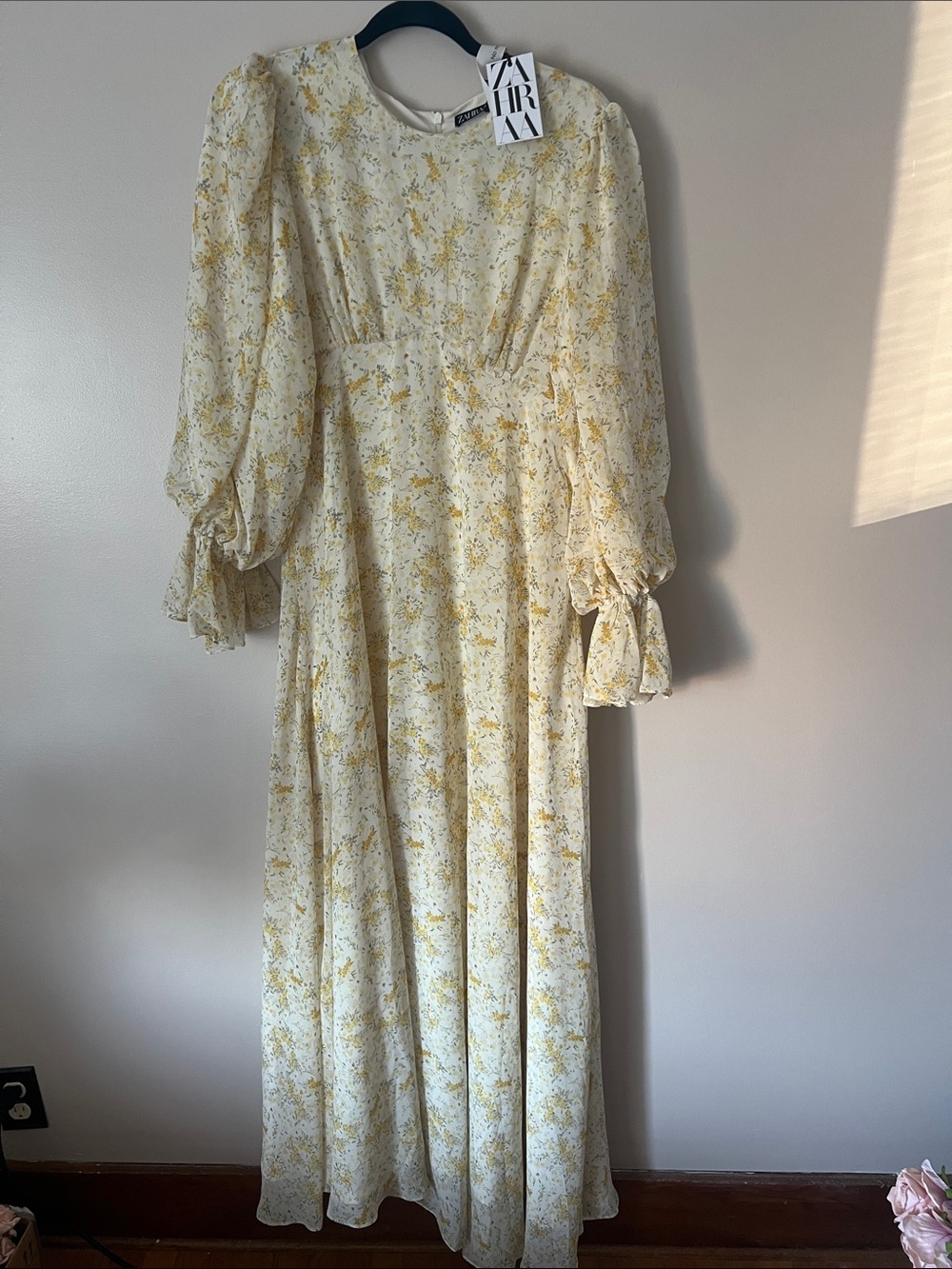 Zahra Cream & Yellow Floral Long-Sleeve Maxi Dress